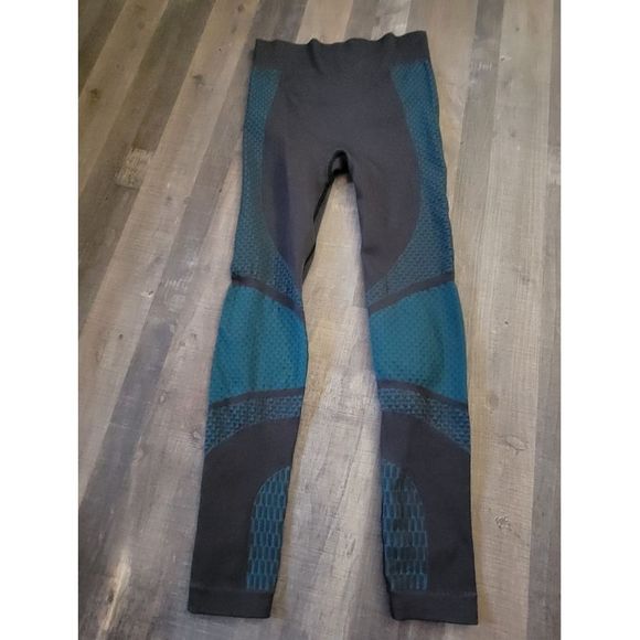 COPY - Lululemon About That Base Tight size 8 - Picture 3 of 8